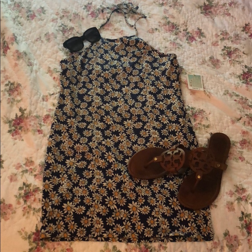 Backless spaghetti strap mini dress w/ daisy print